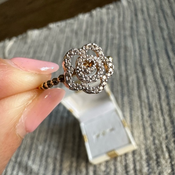 ***SOLD*** 10K gold + little diamonds size 6.5 - Picture 4 of 7